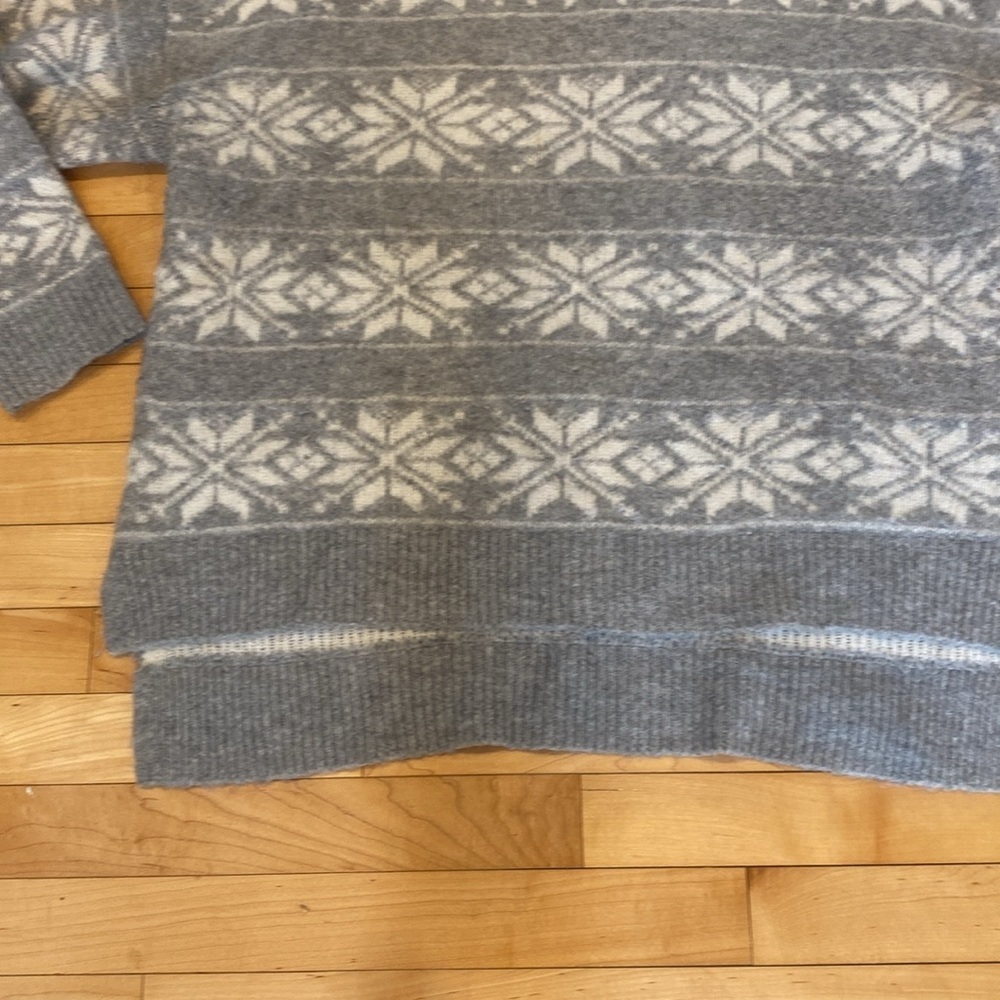 Cupcakes & Cashmere long sleeved turtle neck sweater in  Gray & White SIZE large - Picture 11 of 12